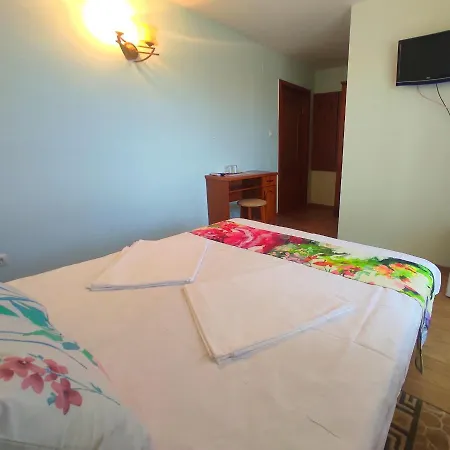Pensiunea Rosu Litoral * Douăzeci şi Trei August
