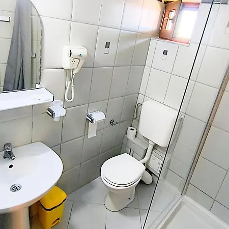 Pensiunea Rosu Litoral Douăzeci şi Trei August